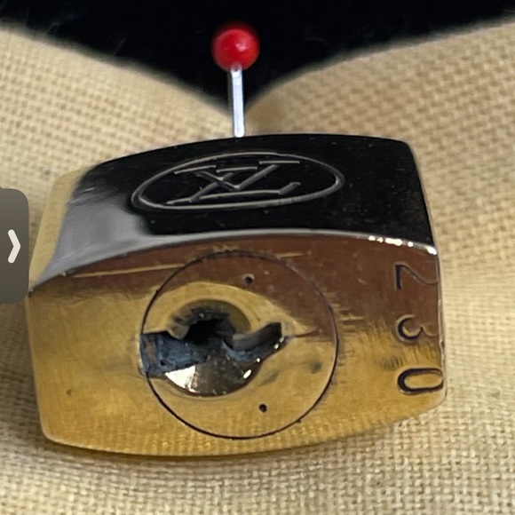 #230 Authentic Louis Vuitton lock & key - Picture 5 of 7
